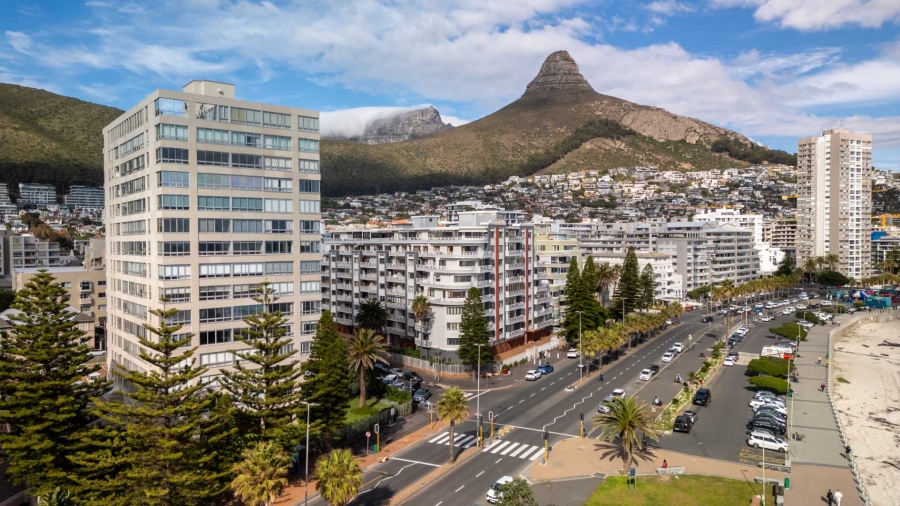 2 Bedroom Property for Sale in Sea Point Western Cape